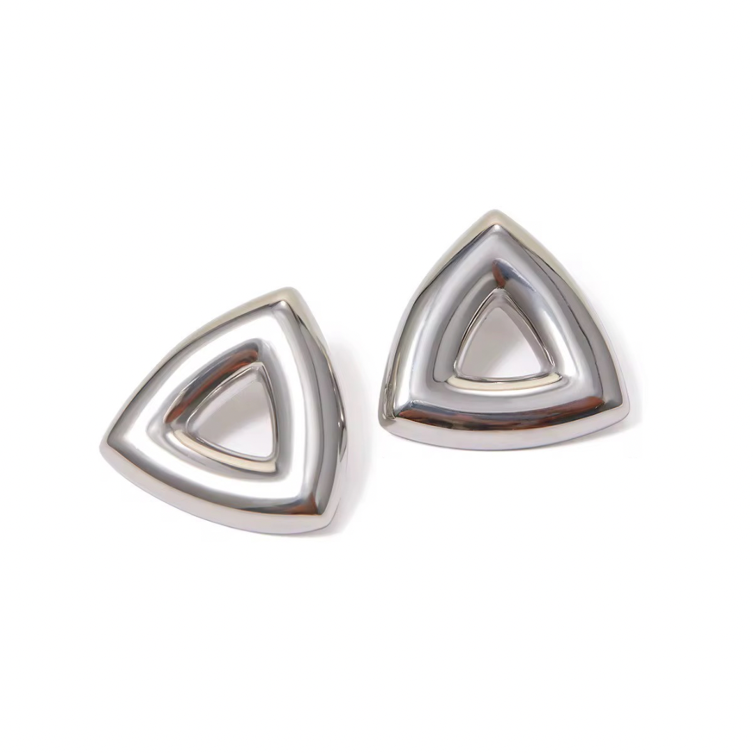 Triangle stud