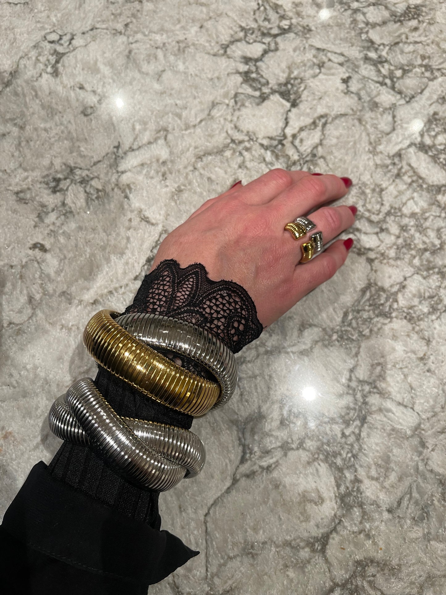 Double elastic bangle