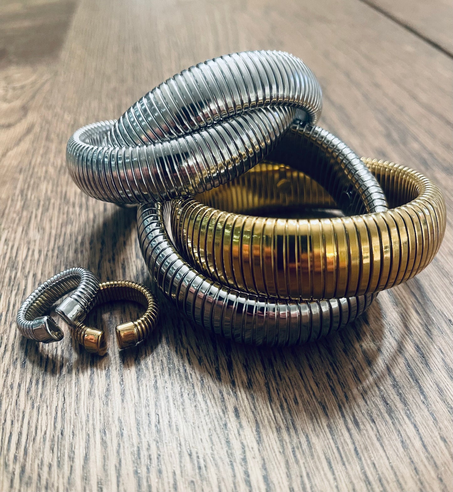 Double elastic bangle