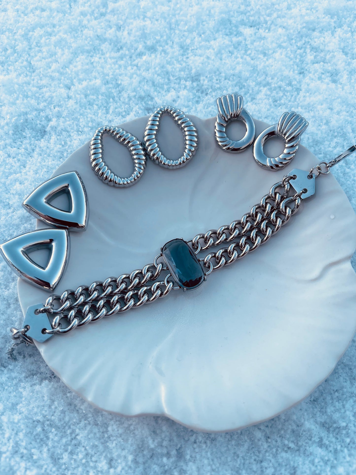Triangle stud