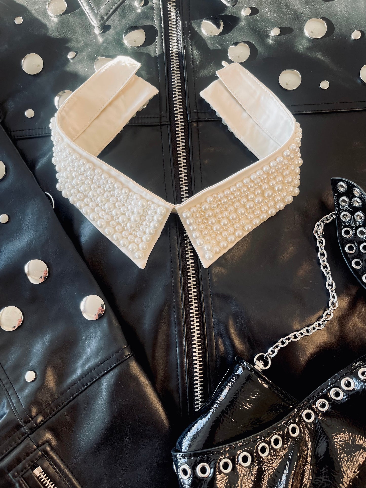 White pearl collar