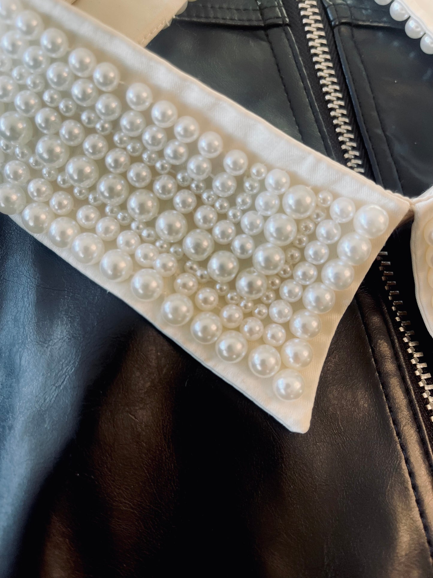 White pearl collar