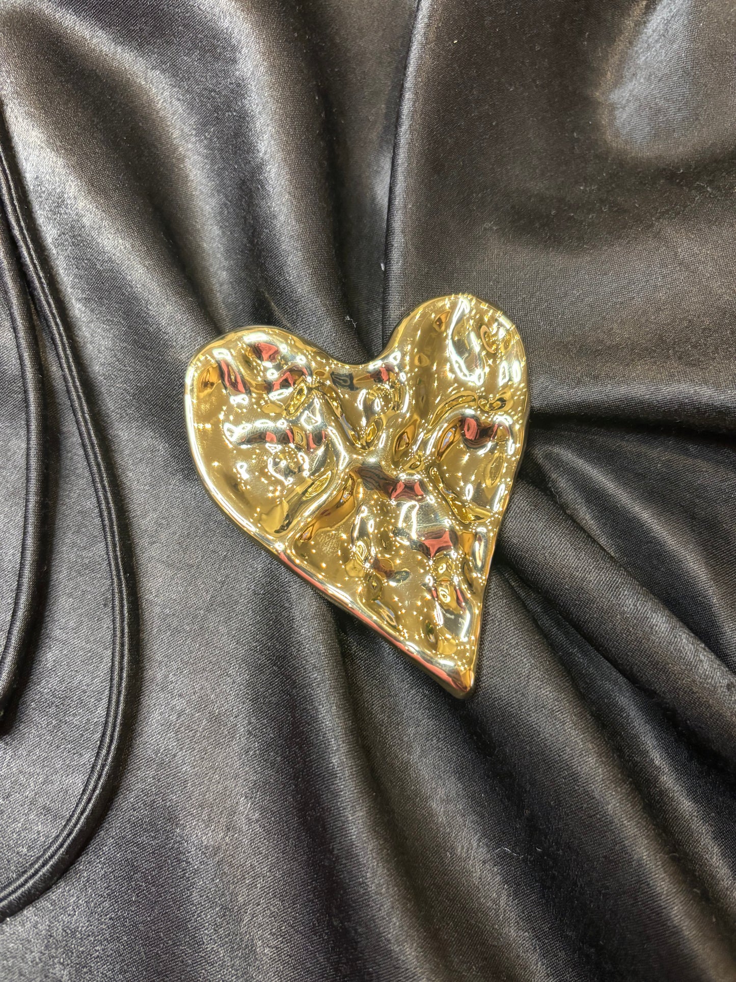 Gold heart brooch