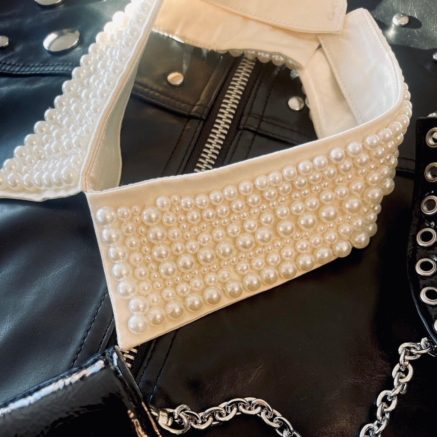 White pearl collar