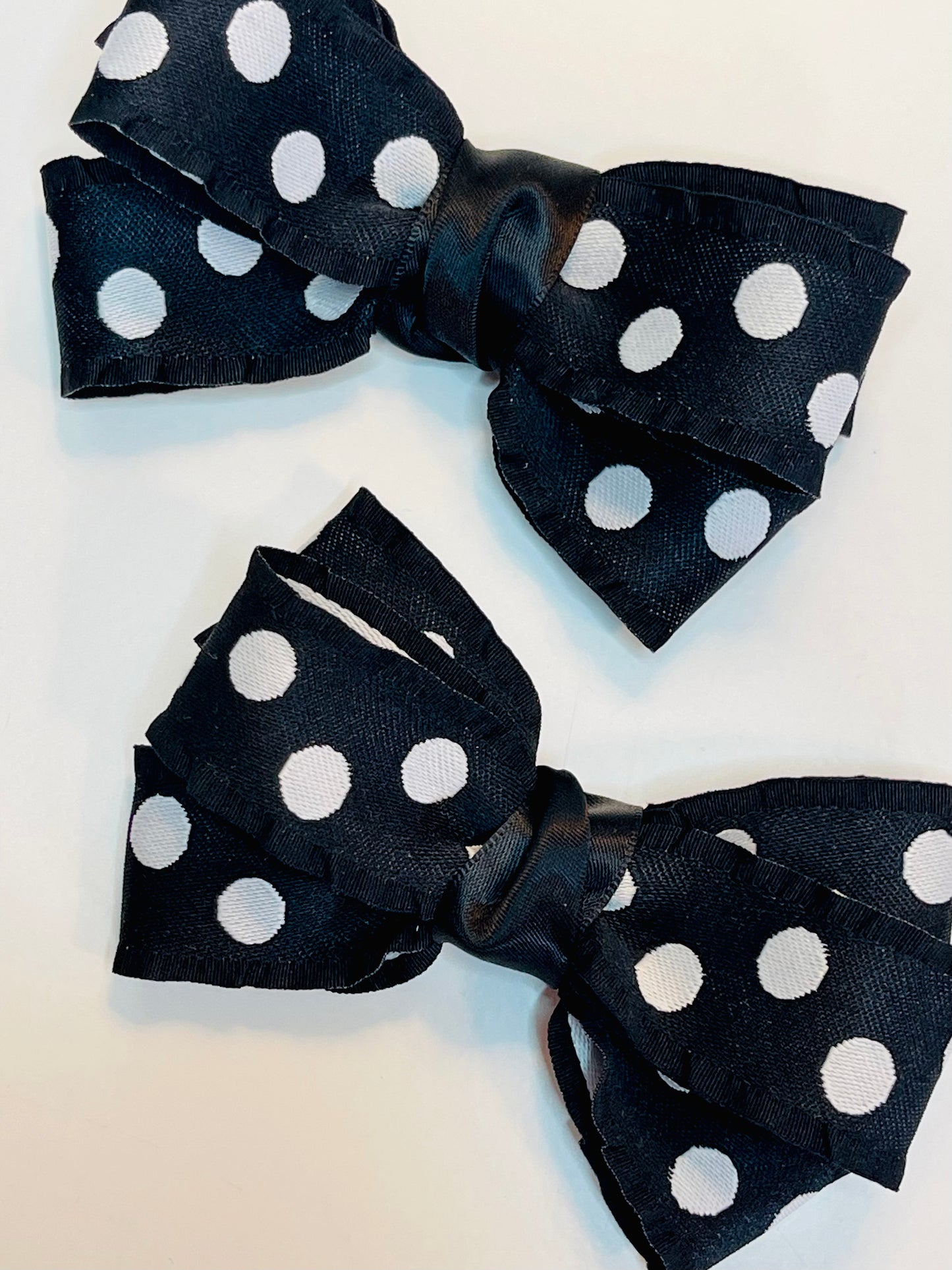 White dot shoe clip