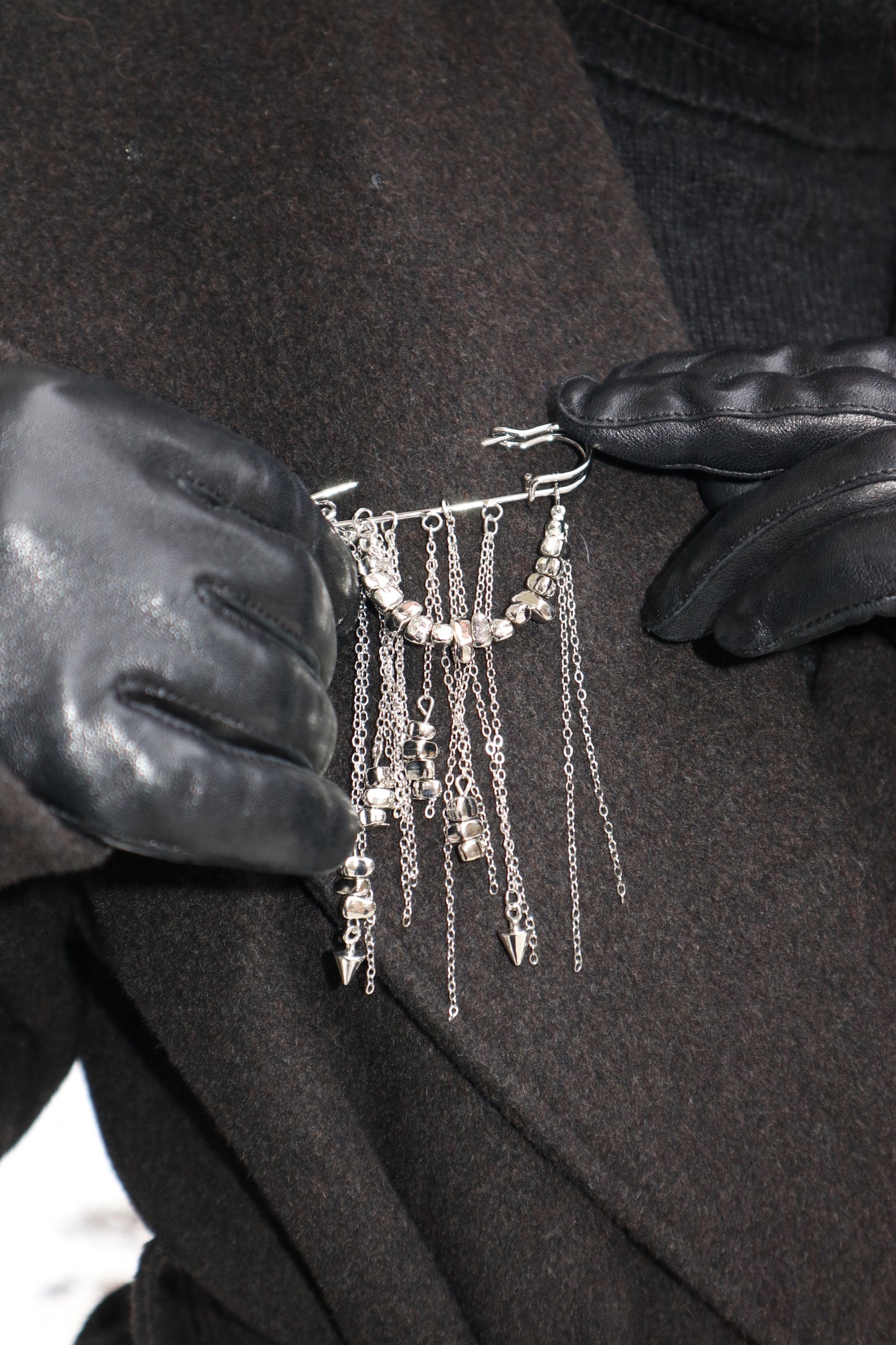 Silver chain Pin