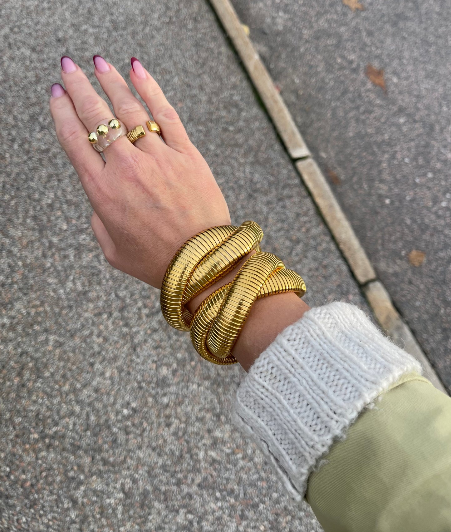 Double elastic gold bangle