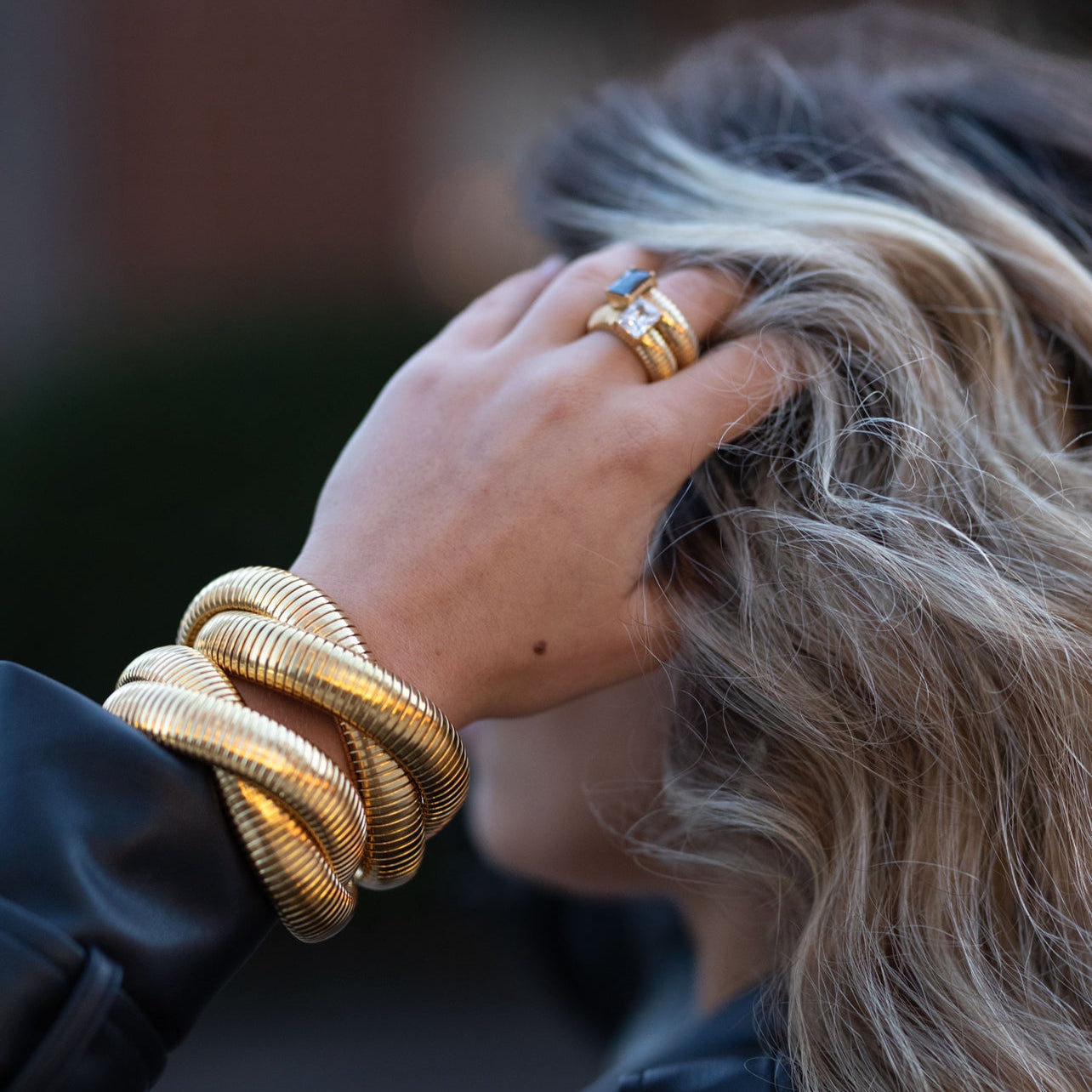 Double elastic gold bangle