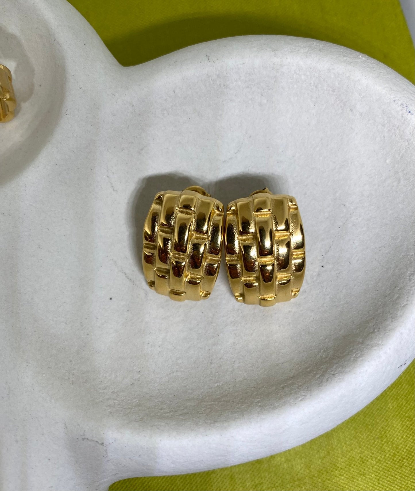 Vintage gold earrings - By Krohnstad