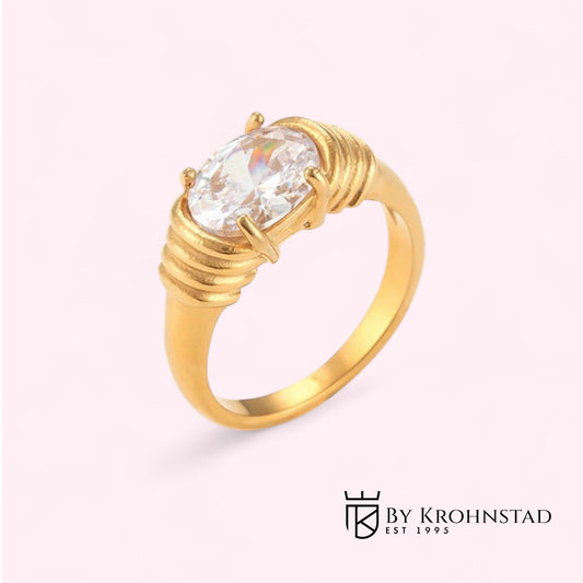 The Lia ring white