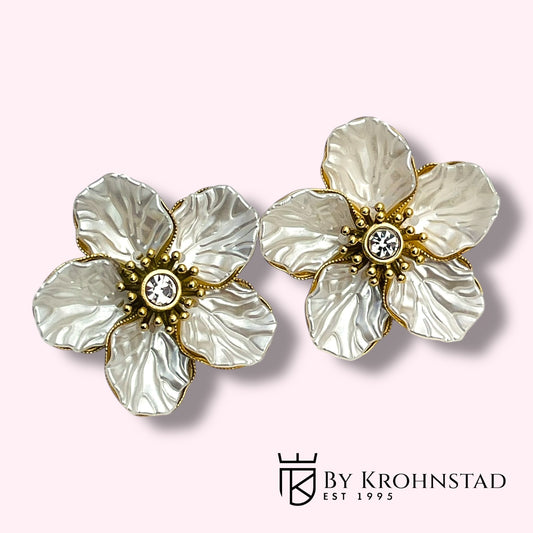 Ivory bloom earring