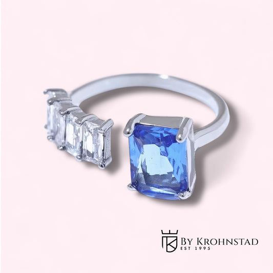 The Charlotte ring silver blue