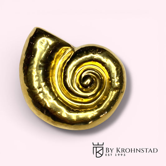 Gold shell brooch