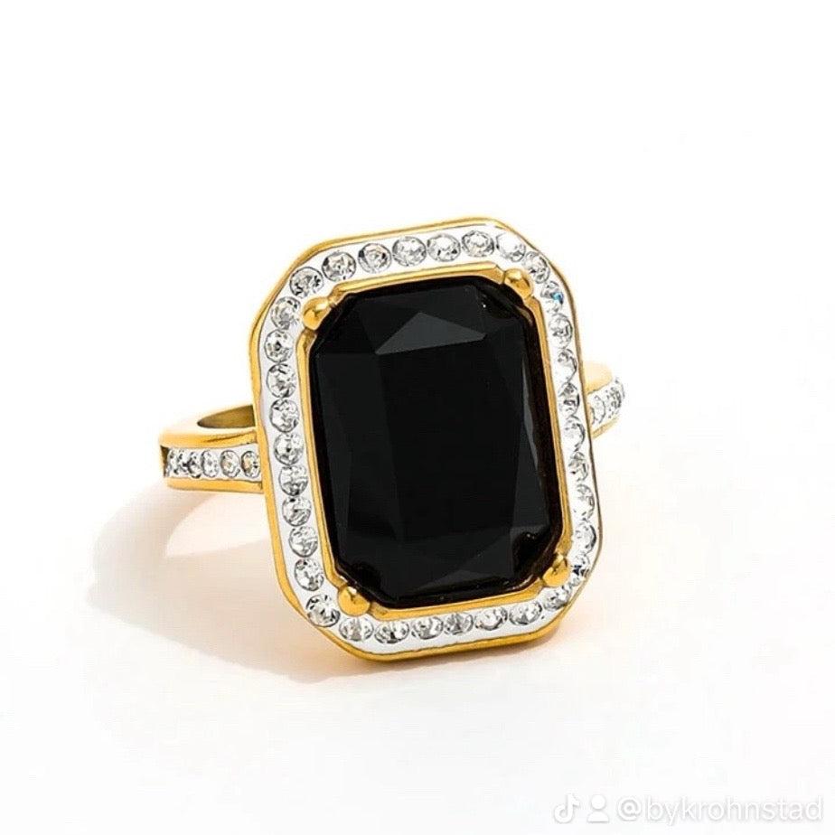 Diana cocktail ring black