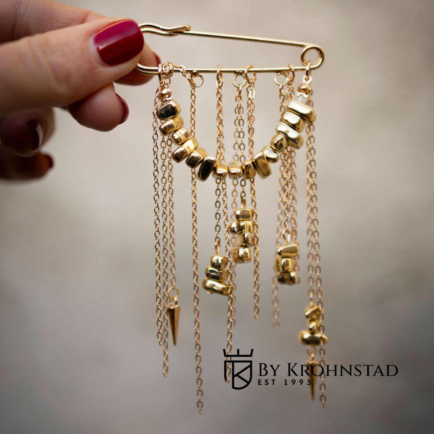 Gold chain Pin