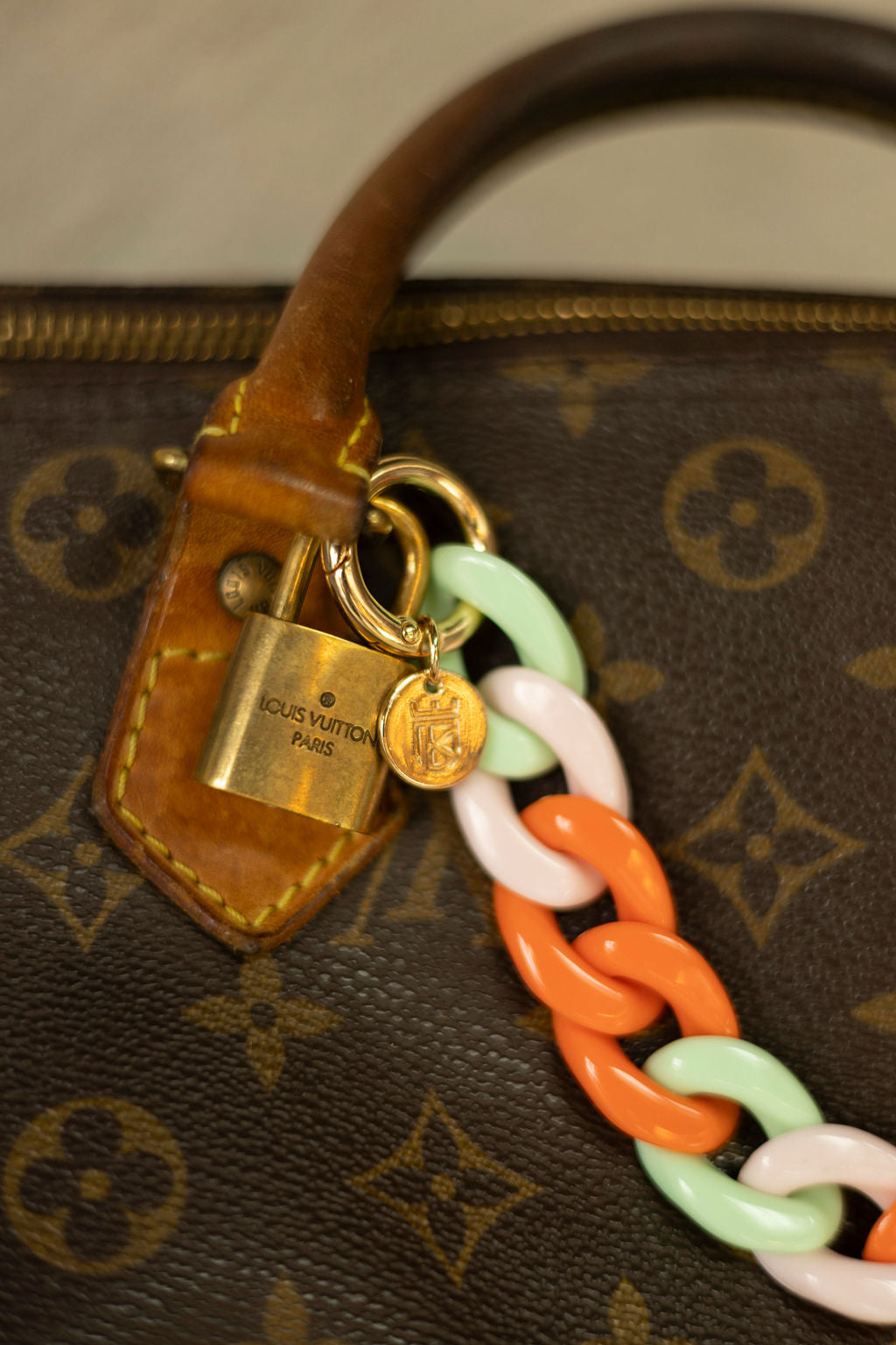 Acrylic chain Peach